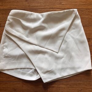 White Womens Skort sz XS Waist 28” Side Zip